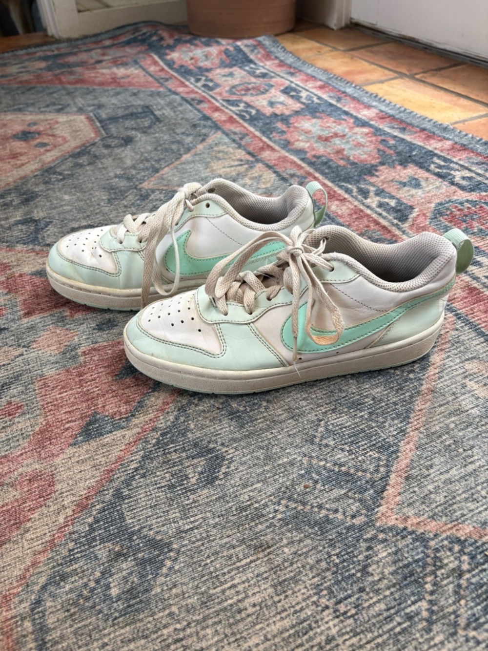 Nike Low-Top Sneakers in Mint and White 3.5y
